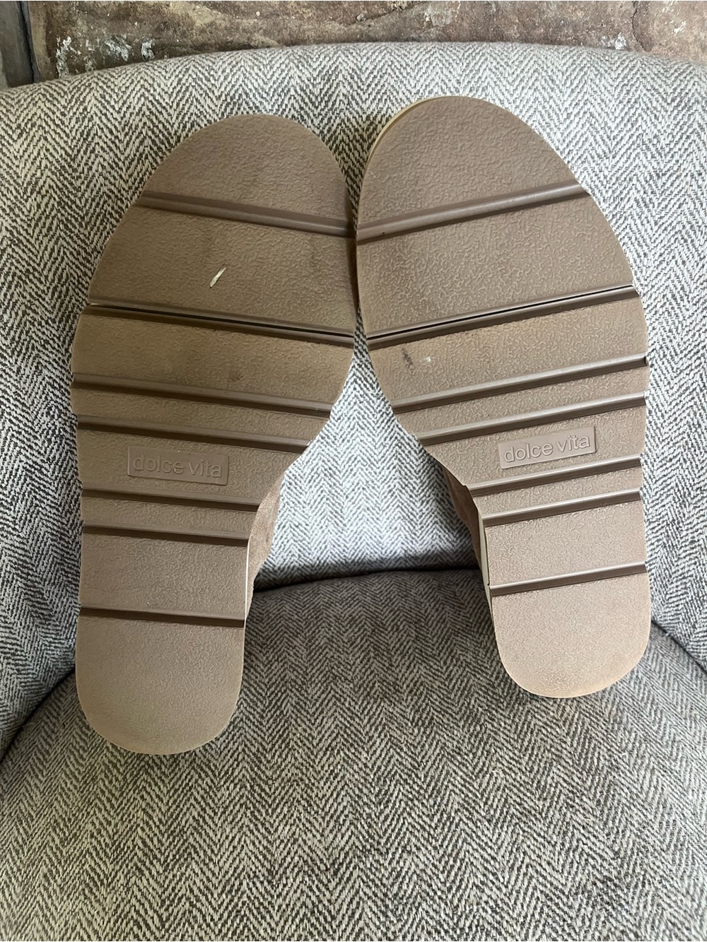 Dolce Vita Women’s Size 8 Taupe Suede Platform Lace Up Sneakers - Picture 6 of 7